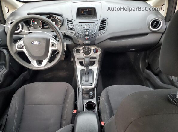 3FADP4BJ4JM140728 2018 FORD FIESTA Угольный Вид панели приборов