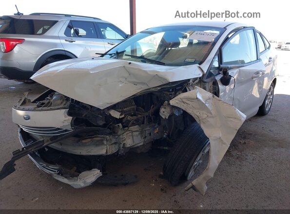 3FADP4BJXGM105880 2016 FORD FIESTA White Widok z przodu
