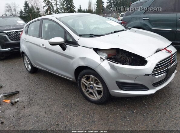 3FADP4EJ5HM148214 2017 FORD FIESTA Серебряный Передняя правая четверть