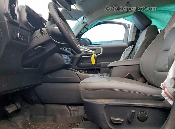 3FMCR9DA6SRF01502 2025 FORD BRONCO Cream Widok wnętrza z przodu
