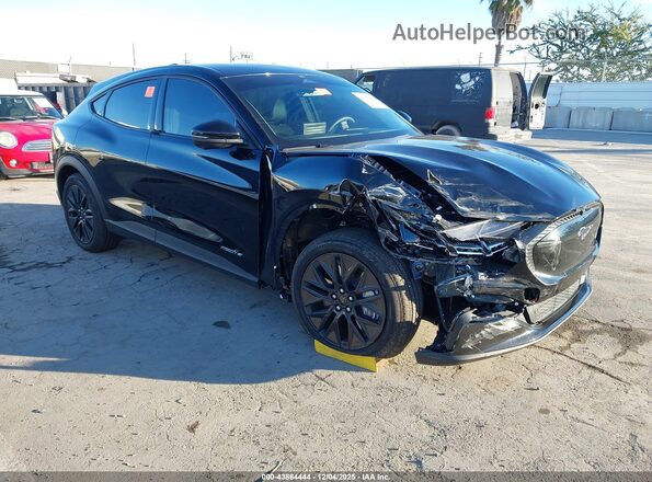 3FMTK1R40SMA21817 2025 FORD MUSTANG MACH-E Черный Передняя правая четверть