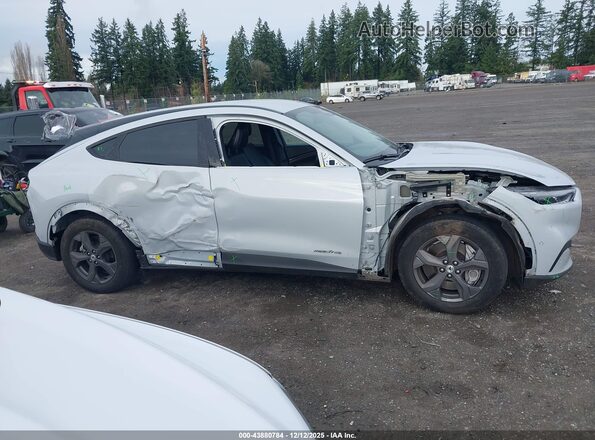 3FMTK1SS5PMA02048 2023 FORD MUSTANG MACH-E White Widok wnętrza 360 stopni