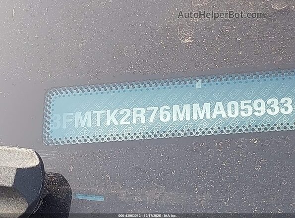 3FMTK2R76MMA05933 2021 FORD MUSTANG MACH-E Gray Vista del compartimento del motor