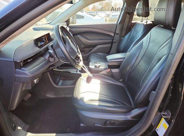 3FMTK3SU7NMA14728 2022 FORD MUSTANG MACH-E PREMI Черный Вид салона спереди