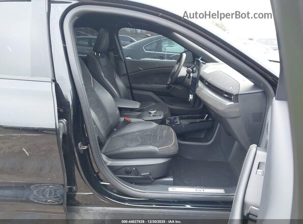 3FMTK4SE7PMA44958 2023 FORD MUSTANG MACH-E Черный Вид салона спереди