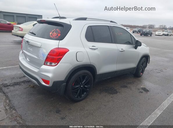 3GNCJLSB0JL216016 2018 CHEVROLET TRAX Серебряный Задняя правая четверть