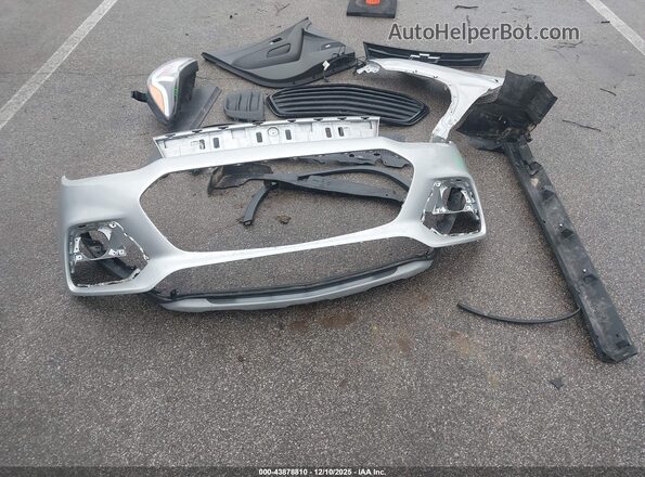 3GNCJLSB0JL216016 2018 CHEVROLET TRAX Серебряный Вид панели приборов
