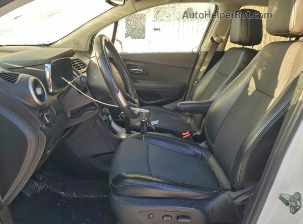 3GNCJPSB6GL233726 2016 CHEVROLET TRAX Белый Вид салона спереди
