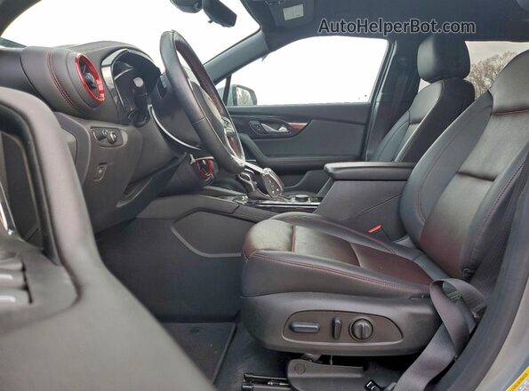 3GNKBERS8PS209744 2023 CHEVROLET BLAZER Серебряный Вид салона спереди