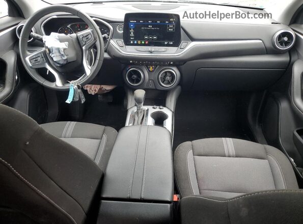 3GNKBHR43PS164408 2023 CHEVROLET BLAZER Серебряный Вид панели приборов