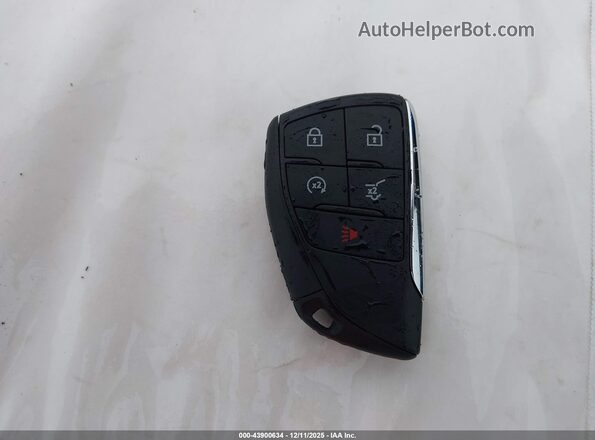 3GNKDERL2SS236014 2025 CHEVROLET OTHER Красный Вид панели приборов
