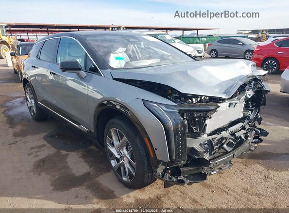3GYK3DMR2SS263371 2025 CADILLAC OPTIQ Серебряный Передняя правая четверть