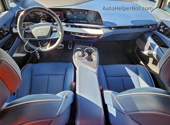 3GYK3GMR4SS242877 2025 CADILLAC OPTIQ Серебряный Вид панели приборов