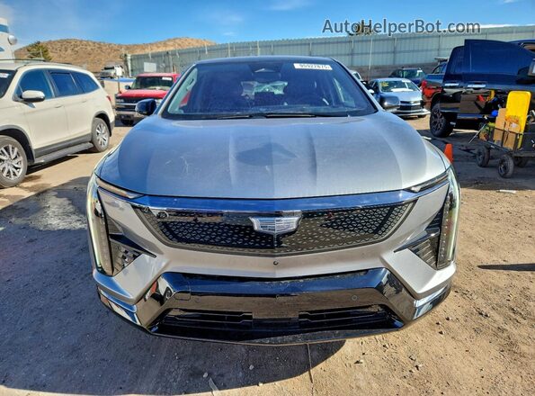 3GYK3GMR4SS242877 2025 CADILLAC OPTIQ Серебряный Вид спереди
