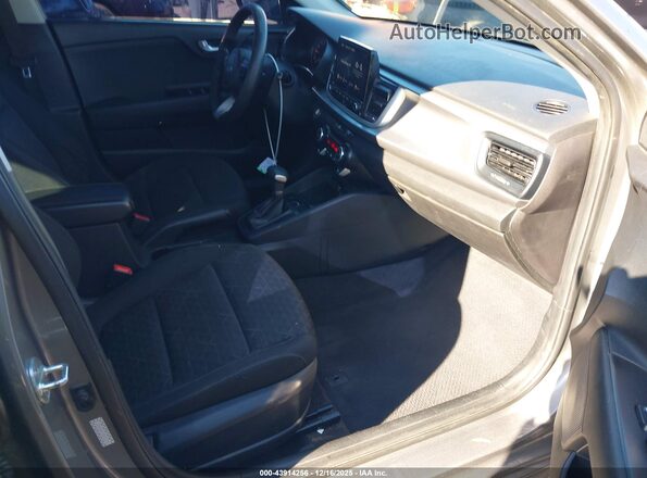 3KPA24AD1NE433574 2022 KIA RIO Gray Вид салону спереду