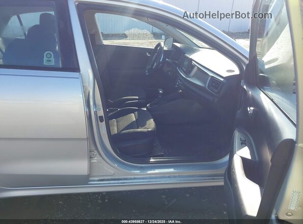 3KPA24AD4LE309621 2020 KIA RIO Gray Widok wnętrza z przodu