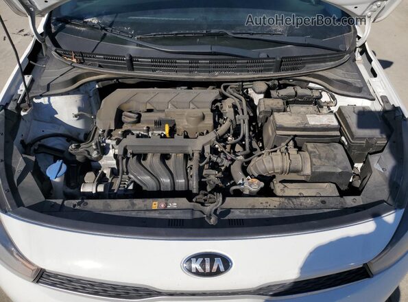 3KPA24AD6LE357329 2020 KIA RIO White Widok wnętrza z tyłu