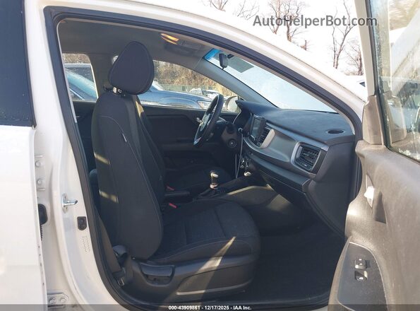 3KPA25AD5LE312243 2020 KIA RIO 5-DOOR White Vista interior delantera