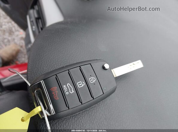 3KPA25AD5PE575127 2023 KIA RIO 5-DOOR Красный Вид панели приборов