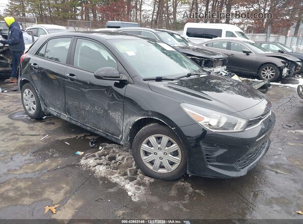 3KPA25AD5PE605985 2023 KIA RIO 5-DOOR Black Przód prawy