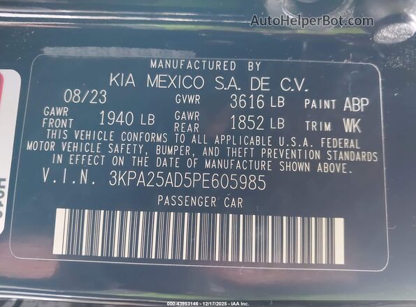3KPA25AD5PE605985 2023 KIA RIO 5-DOOR Black Widok komory silnika