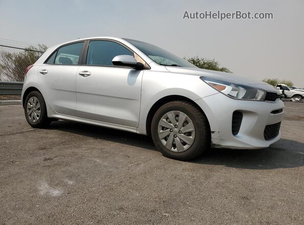 3KPA25AD6LE313997 2020 KIA RIO Silver Delantero derecho
