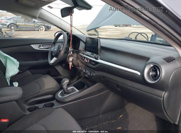 3KPF24AD2NE465889 2022 KIA FORTE Серый Вид салона спереди