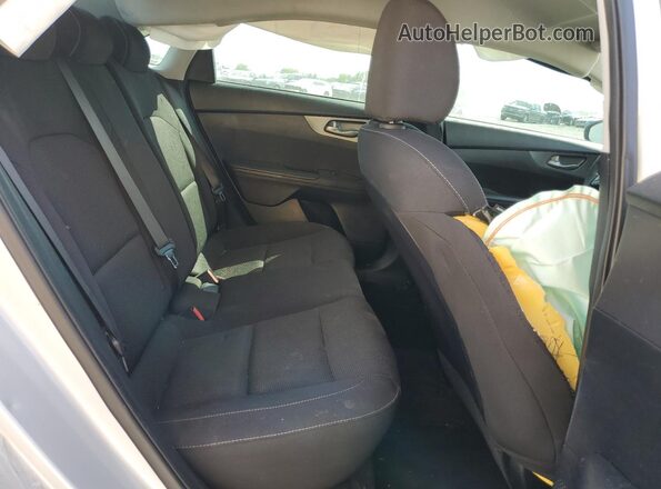 3KPF24AD7KE013383 2019 KIA FORTE Серебряный Вид задних сидений