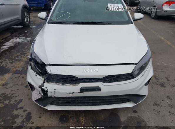 3KPF24AD9RE757223 2024 KIA FORTE White Вид щитка приладів
