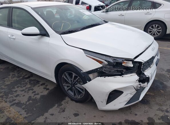 3KPF24AD9RE757223 2024 KIA FORTE White Вид спереду