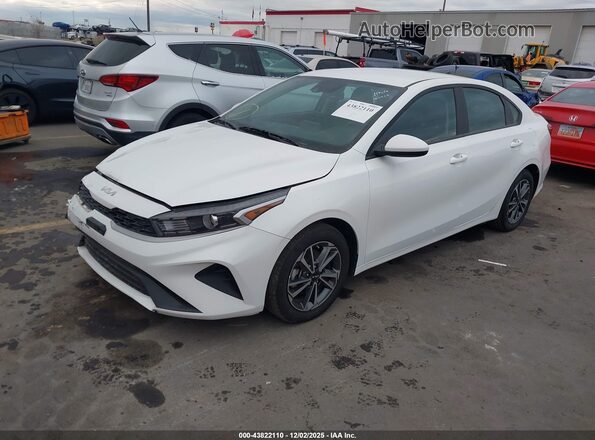 3KPF24AD9RE757223 2024 KIA FORTE White Передня ліва чверть