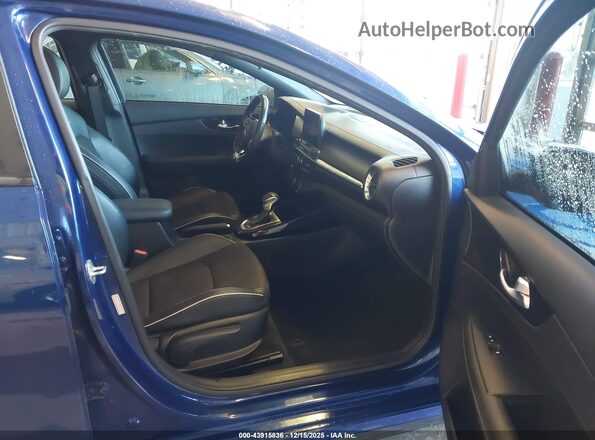3KPF34AD2LE259269 2020 KIA FORTE Синий Вид салона спереди