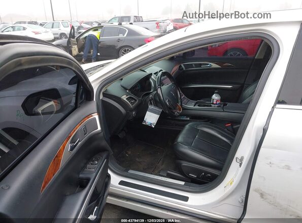 3LN6L2LU5GR626077 2016 LINCOLN MKZ HYBRID White Widok wnętrza z przodu