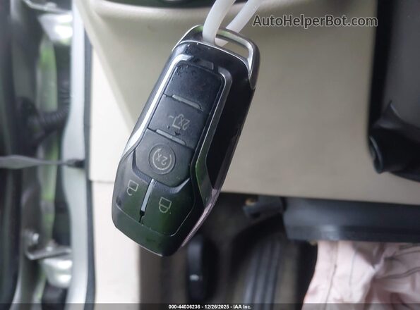 3LN6L2LU8GR611217 2016 LINCOLN MKZ HYBRID Серебряный Вид панели приборов