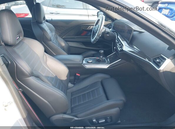 3MF13DM01P8D49033 2023 BMW M2 Серый Вид салона спереди