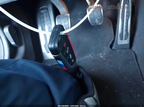 3MF13DM01P8D49033 2023 BMW M2 Серый Вид панели приборов