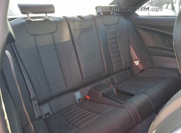 3MF13DM02R8D94517 2024 BMW M2 Blue Vista de los asientos traseros
