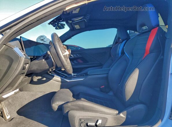 3MF13DM02R8D94517 2024 BMW M2 Blue Vista interior delantera