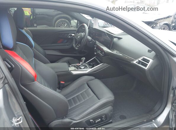 3MF23DM08S8F43717 2025 BMW M2 Серый Вид салона спереди
