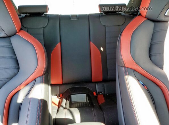 3MF23DM08S8F51008 2025 BMW M2 Purple Widok tylnych siedzeń