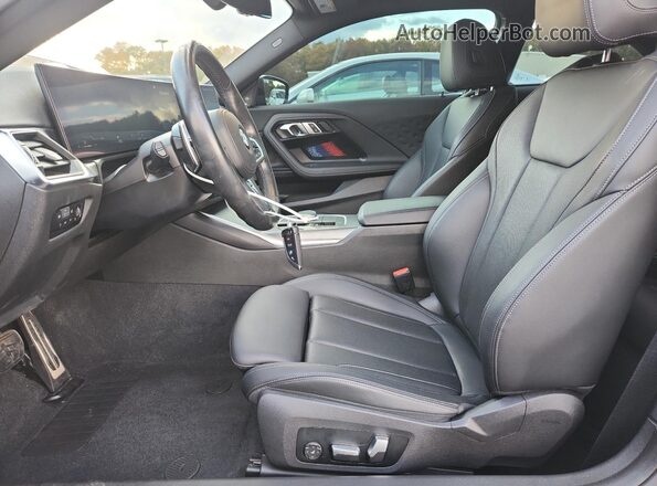 3MW43CM08P8D25836 2023 BMW M2 Черный Вид салона спереди