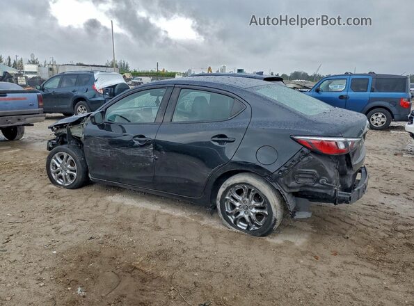 3MYDLBYV0JY310436 2018 TOYOTA YARIS Black Tył lewy