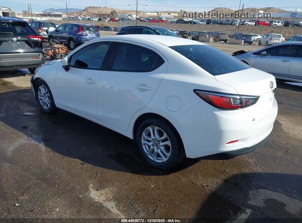 3MYDLBYV2JY332177 2018 TOYOTA YARIS IA Белый Задняя левая четверть