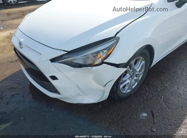 3MYDLBYV2JY332177 2018 TOYOTA YARIS IA Белый Вид спереди