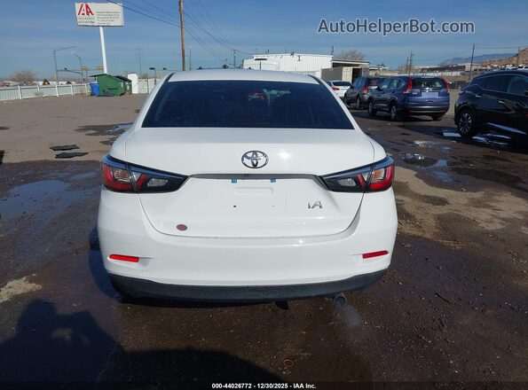 3MYDLBYV2JY332177 2018 TOYOTA YARIS IA Белый 