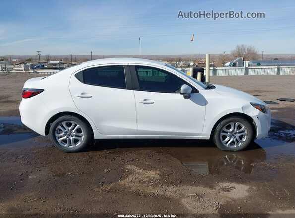 3MYDLBYV2JY332177 2018 TOYOTA YARIS IA Белый Вид задней части салона