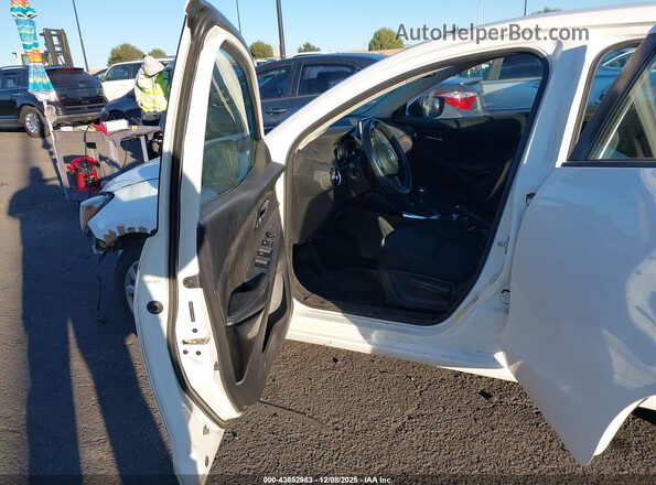 3MYDLBYV3JY330020 2018 TOYOTA YARIS IA Белый Вид салона спереди