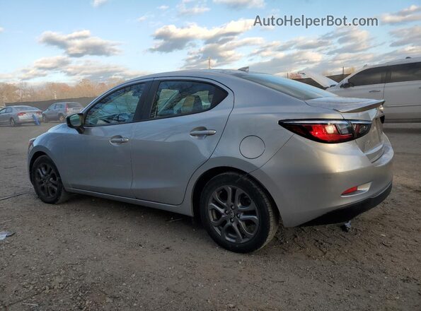3MYDLBYV5LY715758 2020 TOYOTA YARIS Серебряный Задняя левая четверть