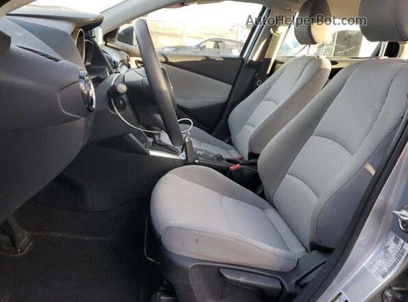 3MYDLBYV5LY715758 2020 TOYOTA YARIS Серебряный Вид салона спереди