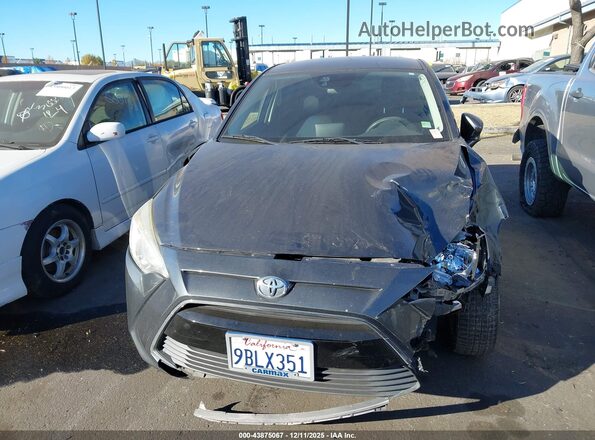 3MYDLBYV6HY168376 2017 TOYOTA YARIS IA Черный Вид задней части салона